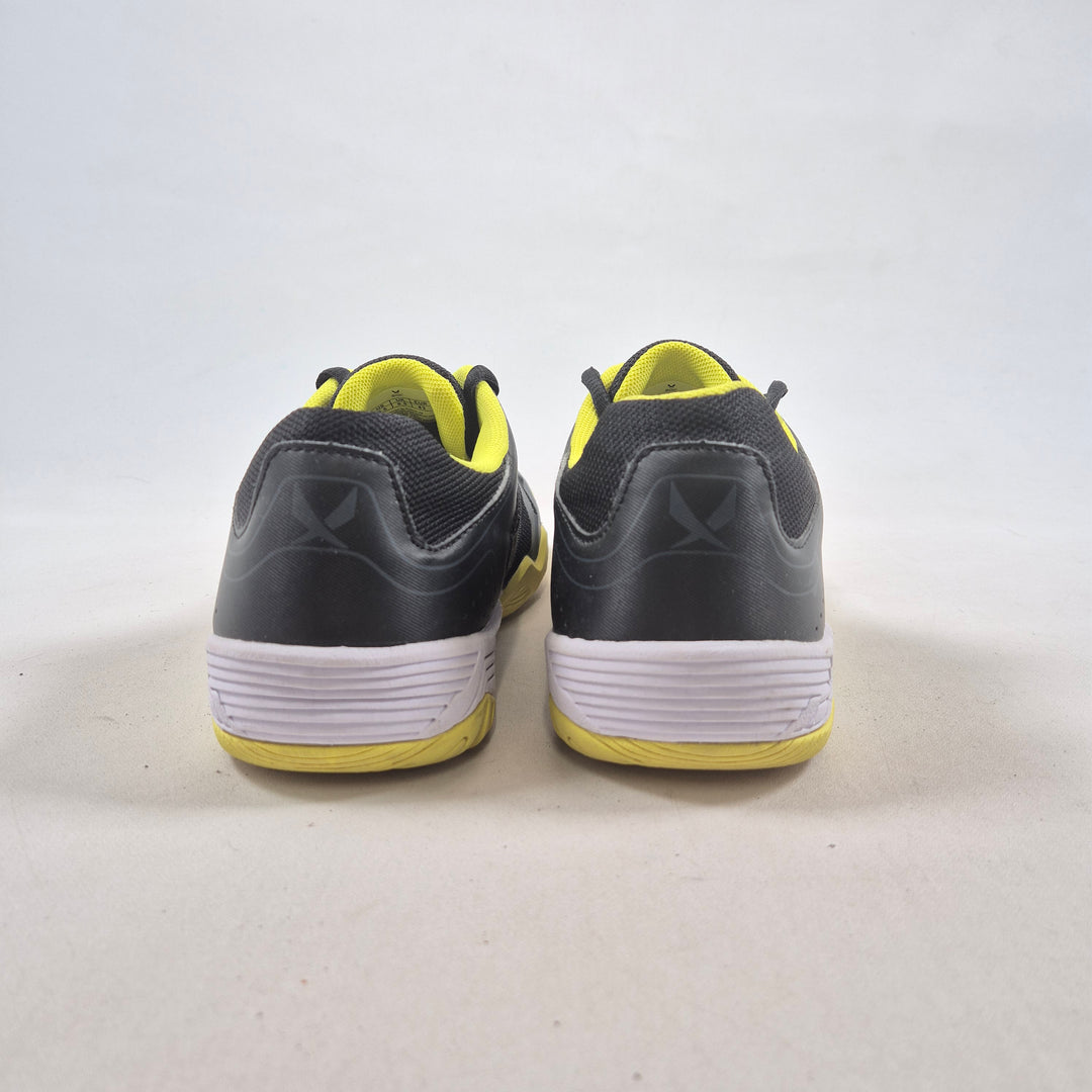 SOC löparskor grå gula detaljer begagnade