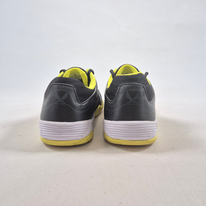 SOC löparskor grå gula detaljer begagnade