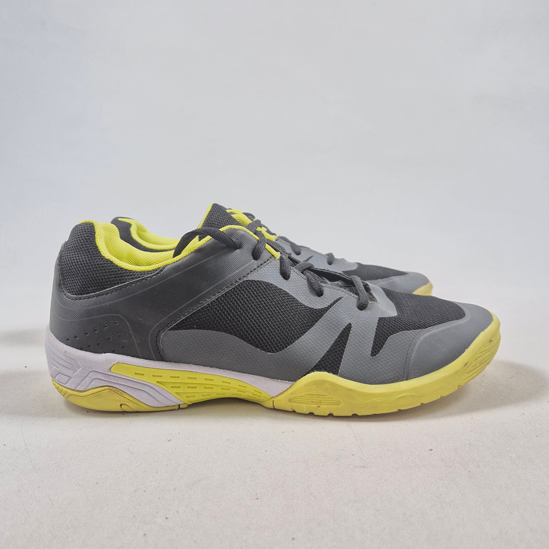SOC löparskor grå gula detaljer begagnade