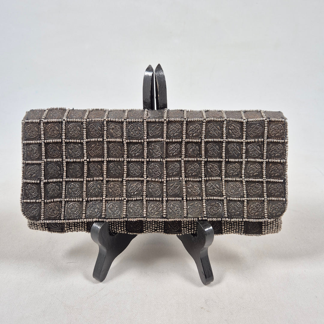 Retro Metallask med Stilfull Design