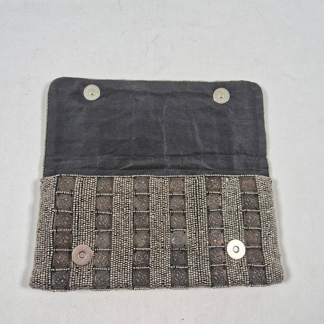 Retro Metallask med Stilfull Design