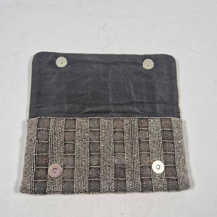 Retro Metallask med Stilfull Design