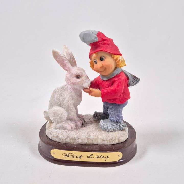 Retro figurin pojke med kanin Betty Lebey