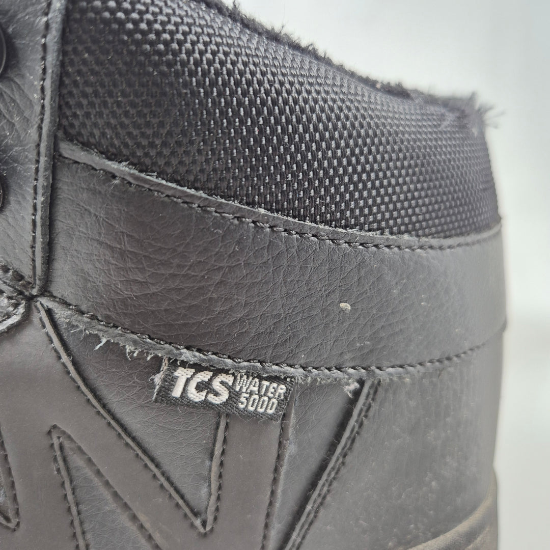 Eleganta svarta sneakers från SOC i läderlook