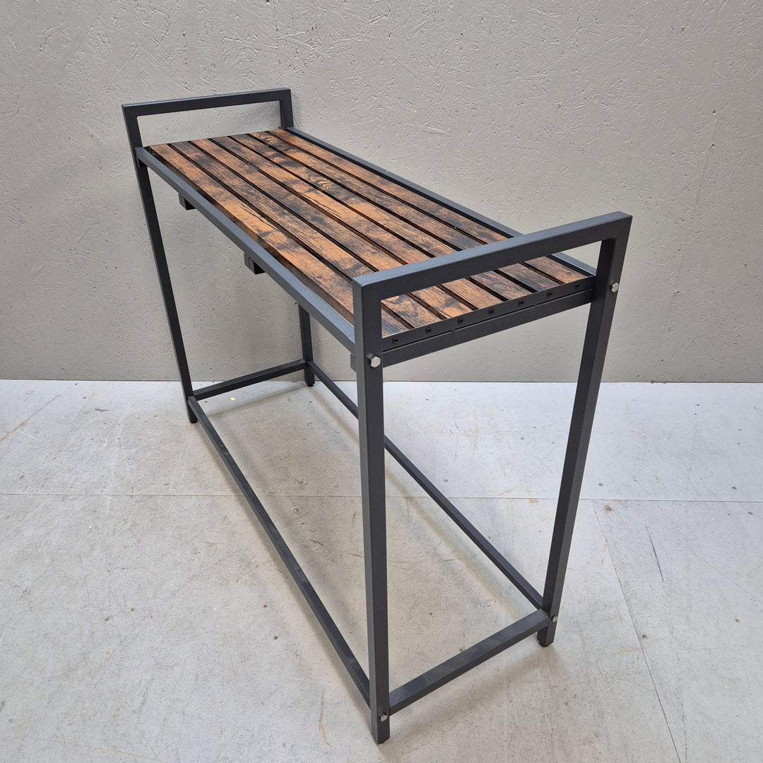 Industriellt sidobord i metall och trä
