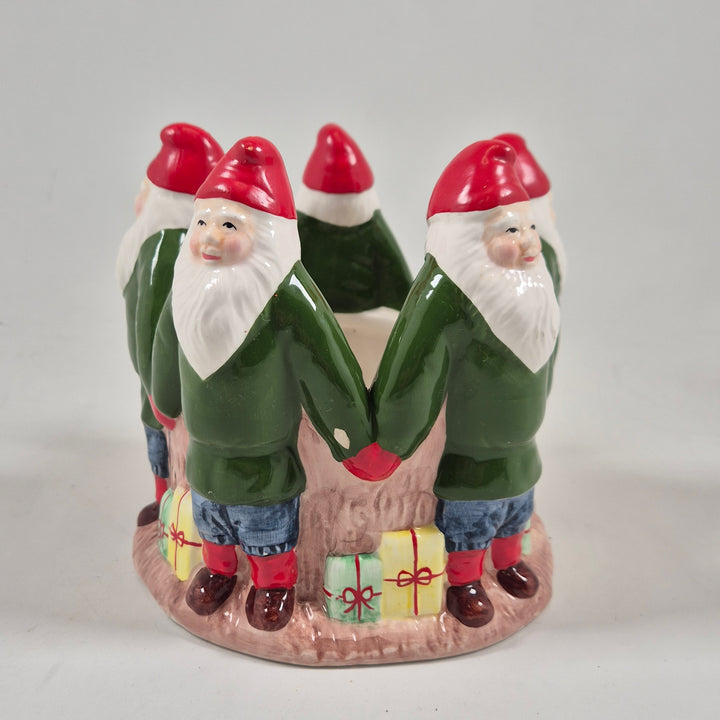 Retroinspirerad keramisk tomteljusstake i mycket gott skick