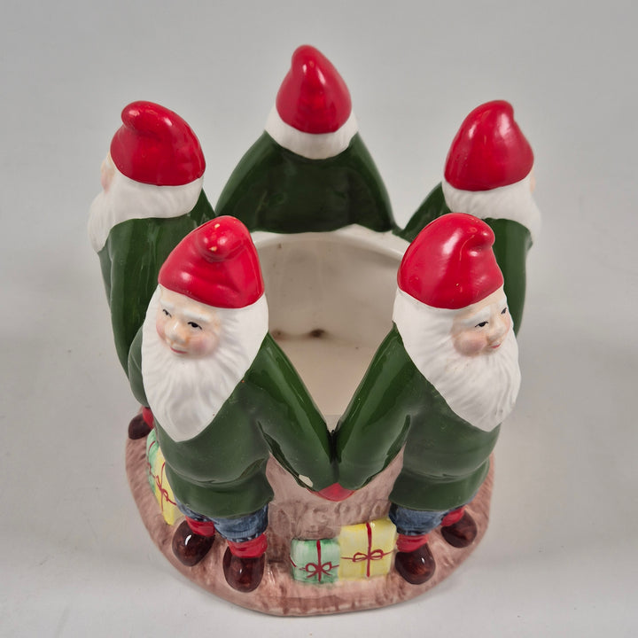 Retroinspirerad keramisk tomteljusstake i mycket gott skick