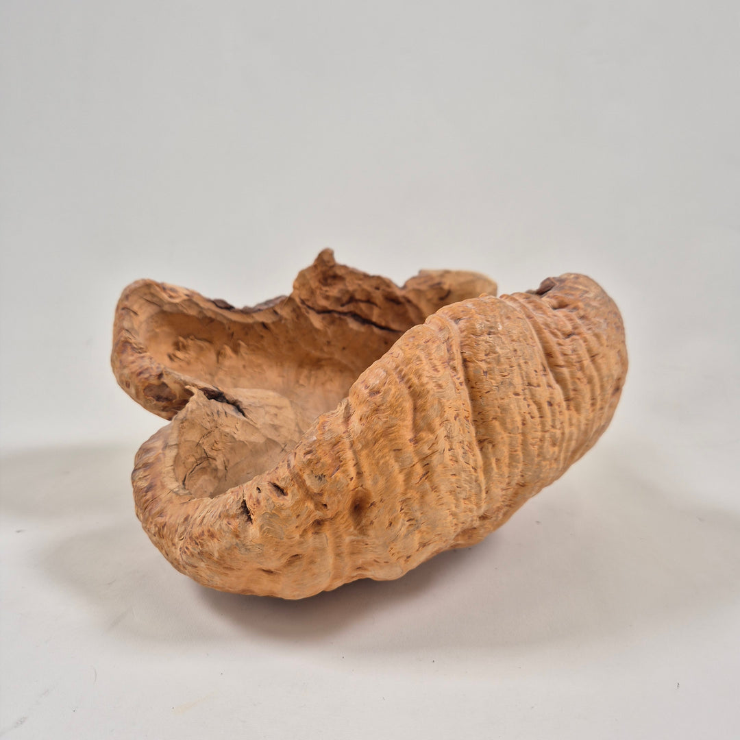 Organisk dekorationsskål i massivt trä – unik handgjord retrodesign (20 cm)