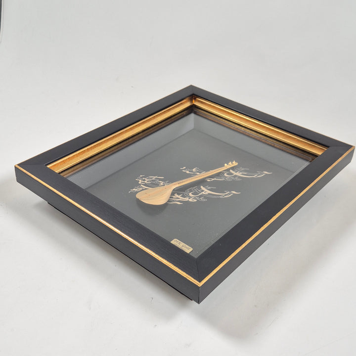 Elegant Inramad Dekorativ Tavla med 24K Guldpläterat Instrument