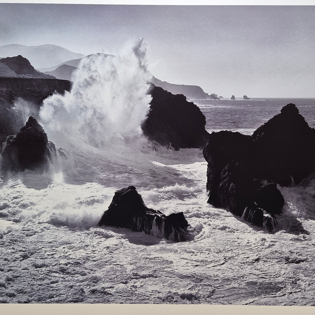 Storslagen Tavla med Havsmotiv i Vit Ram