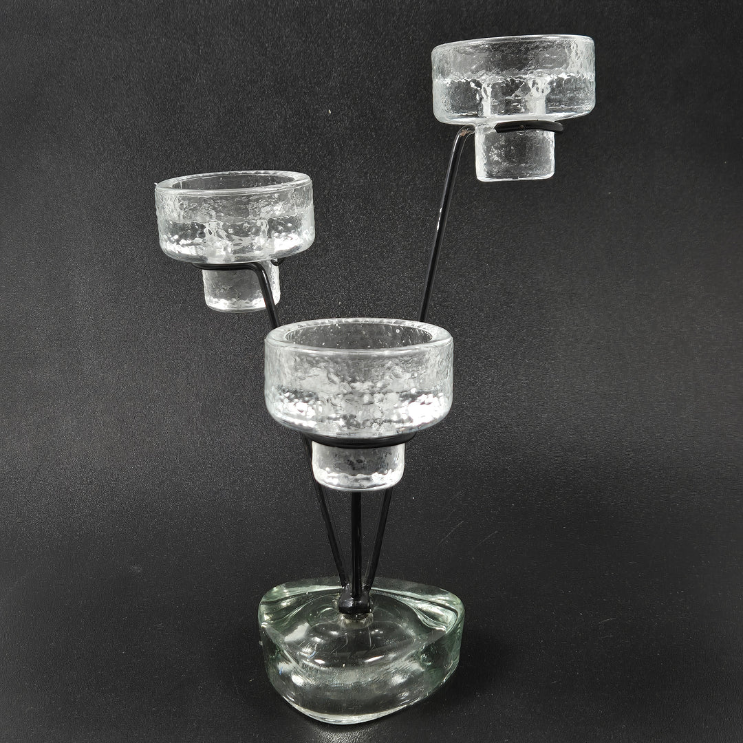 Elegant unikt ljusstakeset av glas och metall