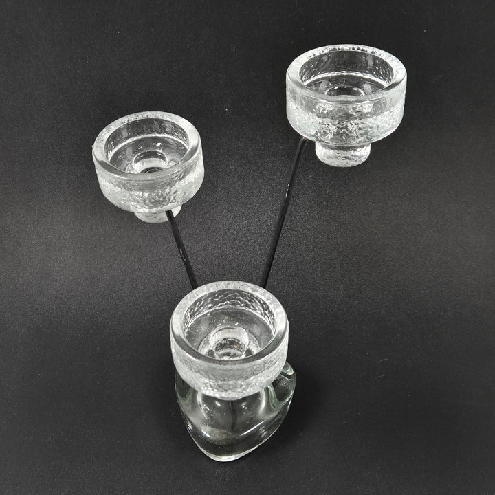 Elegant unikt ljusstakeset av glas och metall