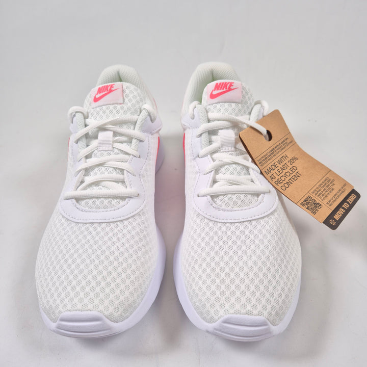 Nike sportskor med rosa swoosh, nya