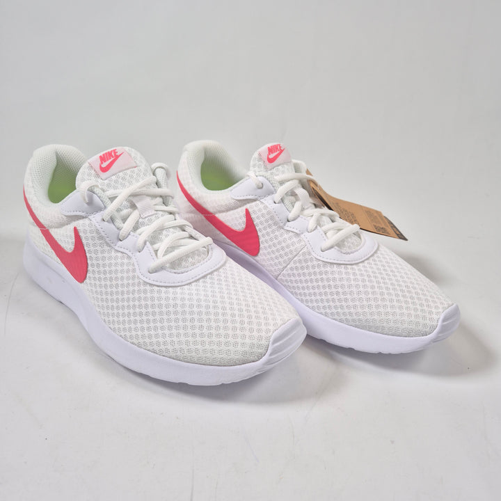 Nike sportskor med rosa swoosh, nya