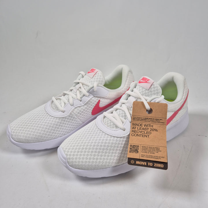 Nike sportskor med rosa swoosh, nya