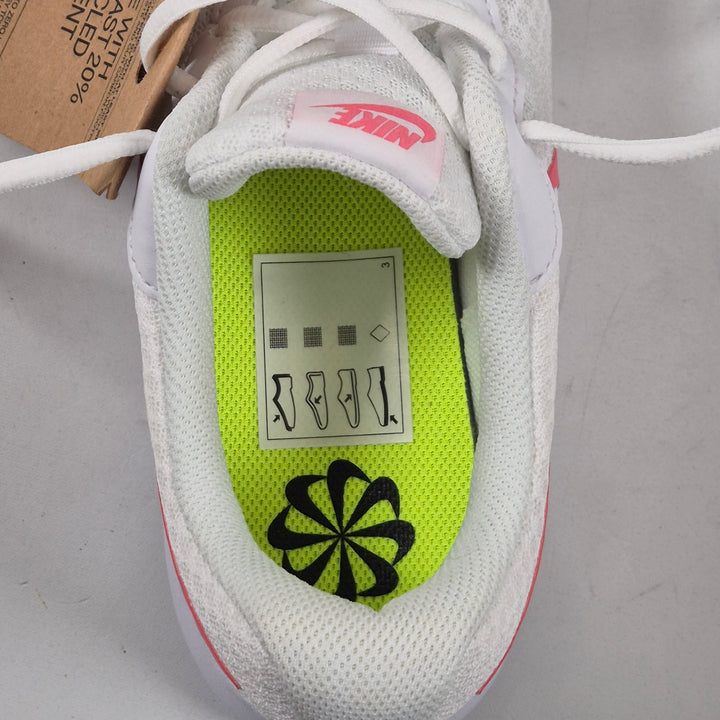 Nike sportskor med rosa swoosh, nya