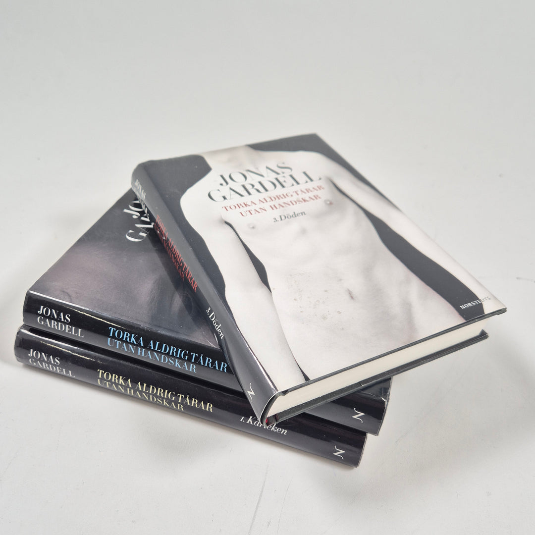 Jonas Gardells gripande trilogi i gott skick