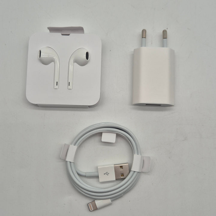 Vitt iPhone laddar och hörlursset begagnat