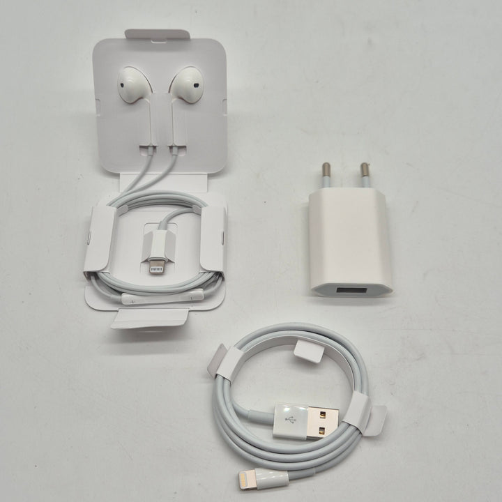 Vitt iPhone laddar och hörlursset begagnat