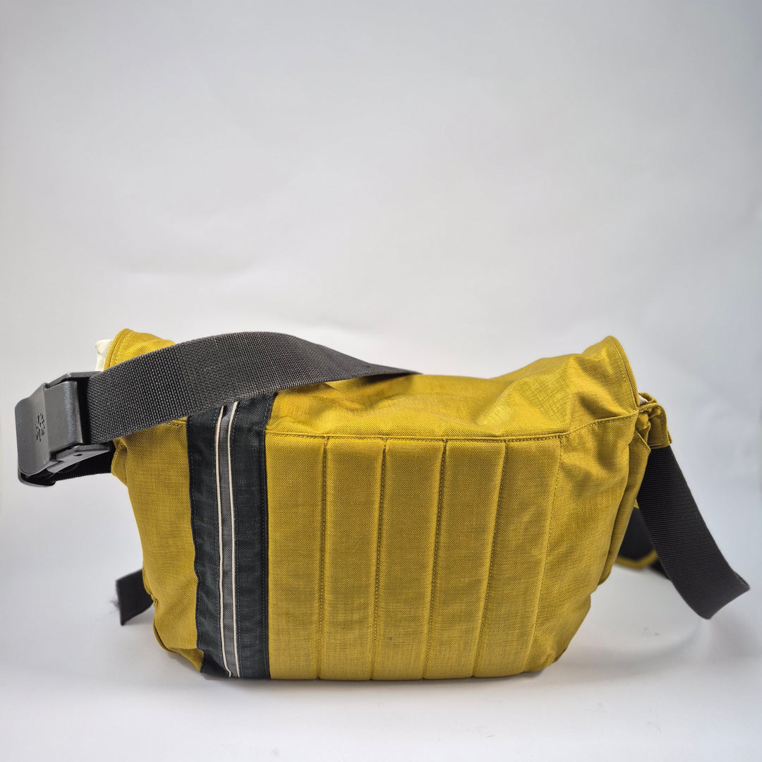 Crumpler senapsgul messenger axelremsväska nylon