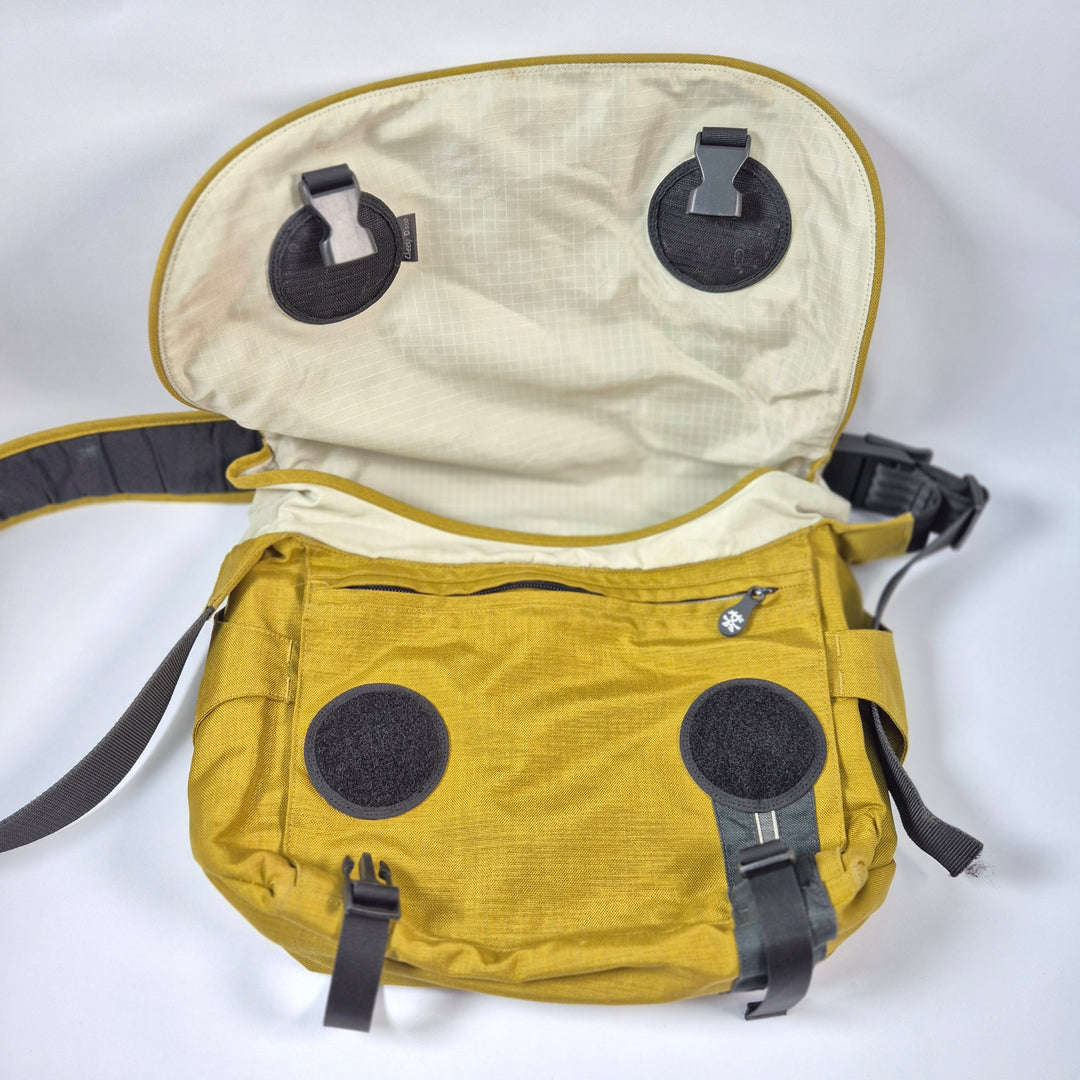 Crumpler senapsgul messenger axelremsväska nylon