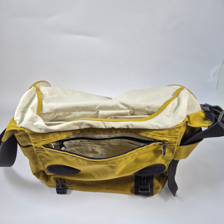 Crumpler senapsgul messenger axelremsväska nylon