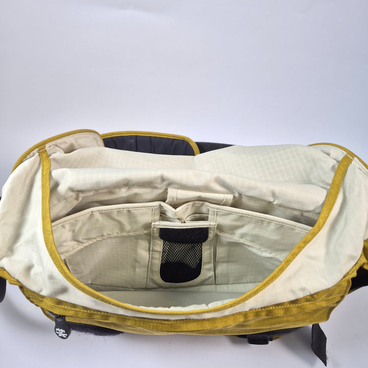 Crumpler senapsgul messenger axelremsväska nylon