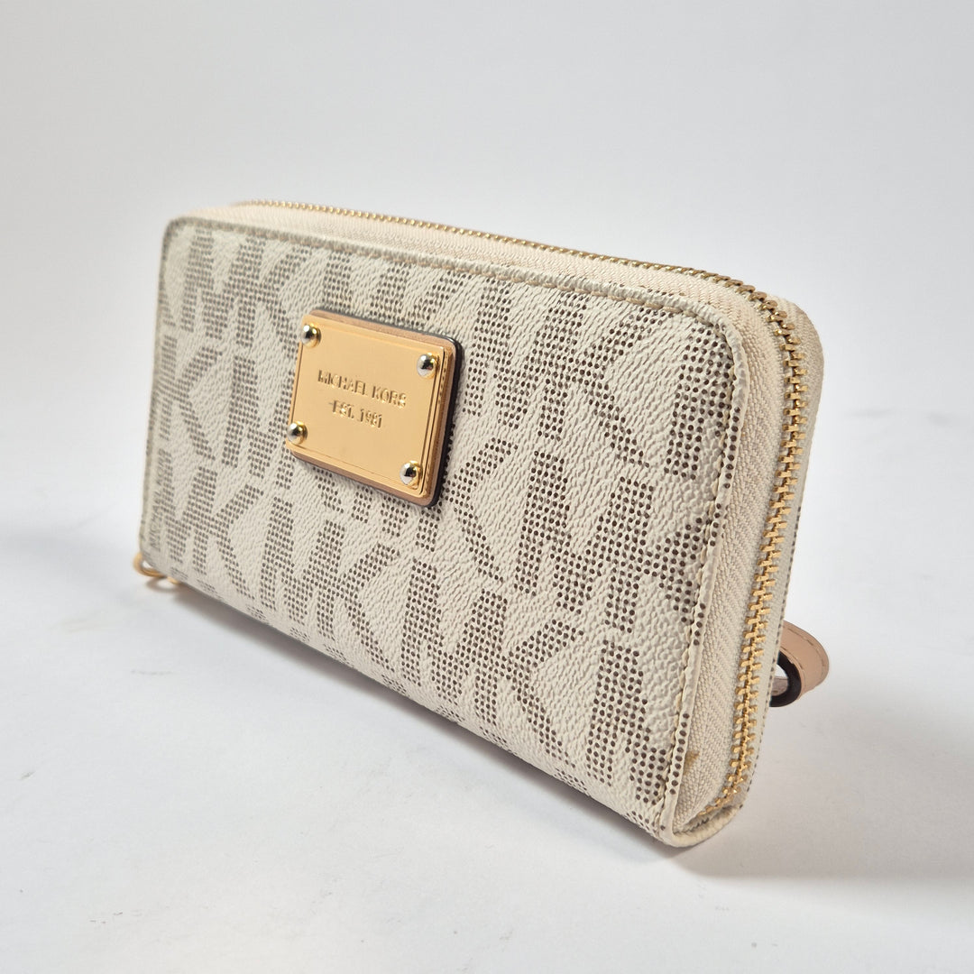Beige Michael Kors plånbok med dragkedja