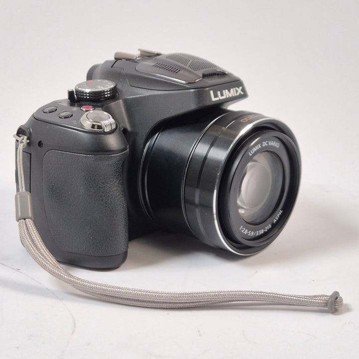 Panasonic Lumix systemkompakt med zoomobjektiv