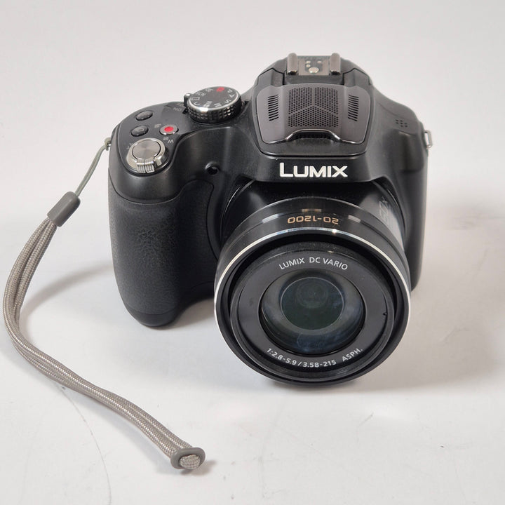 Panasonic Lumix systemkompakt med zoomobjektiv