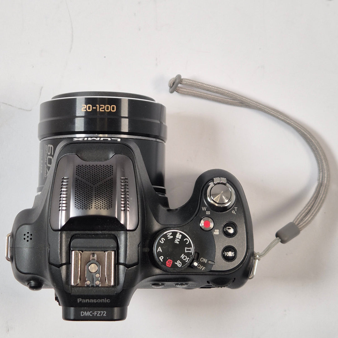 Panasonic Lumix systemkompakt med zoomobjektiv