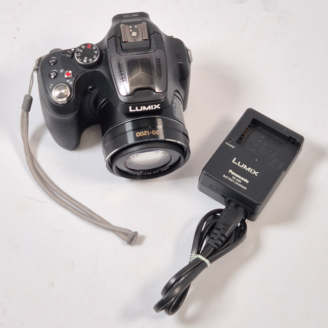 Panasonic Lumix systemkompakt med zoomobjektiv