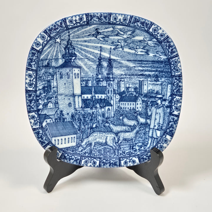 Rörstrand retro jul s⁠a⁠m⁠l⁠a⁠r⁠t⁠a⁠l⁠l⁠r⁠i⁠k blåvitt porslin 1981