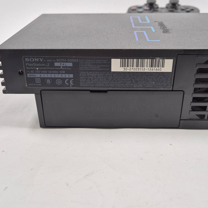 Retro Sony PlayStation 2 fat med två handkontroller