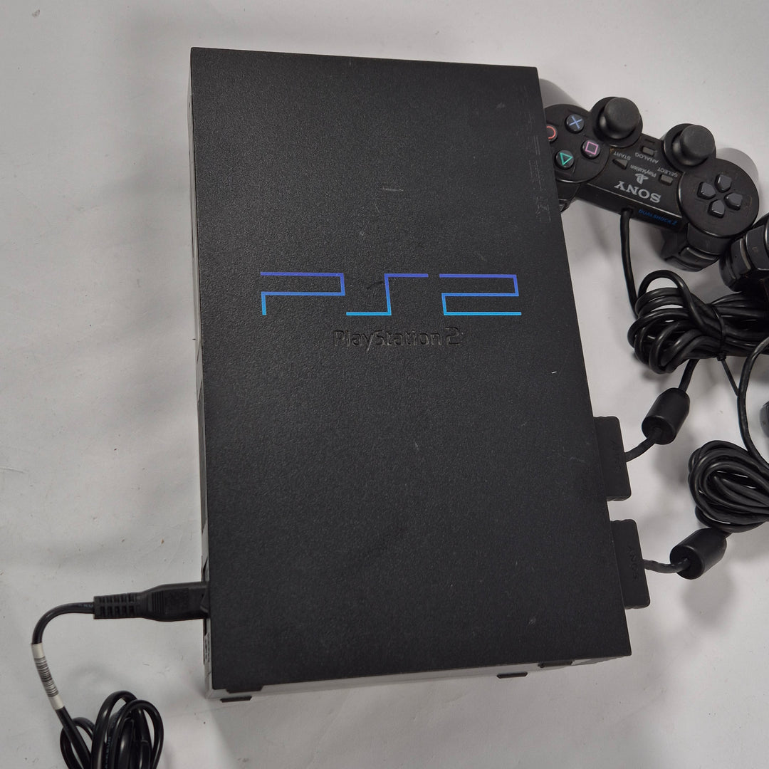 Retro Sony PlayStation 2 fat med två handkontroller