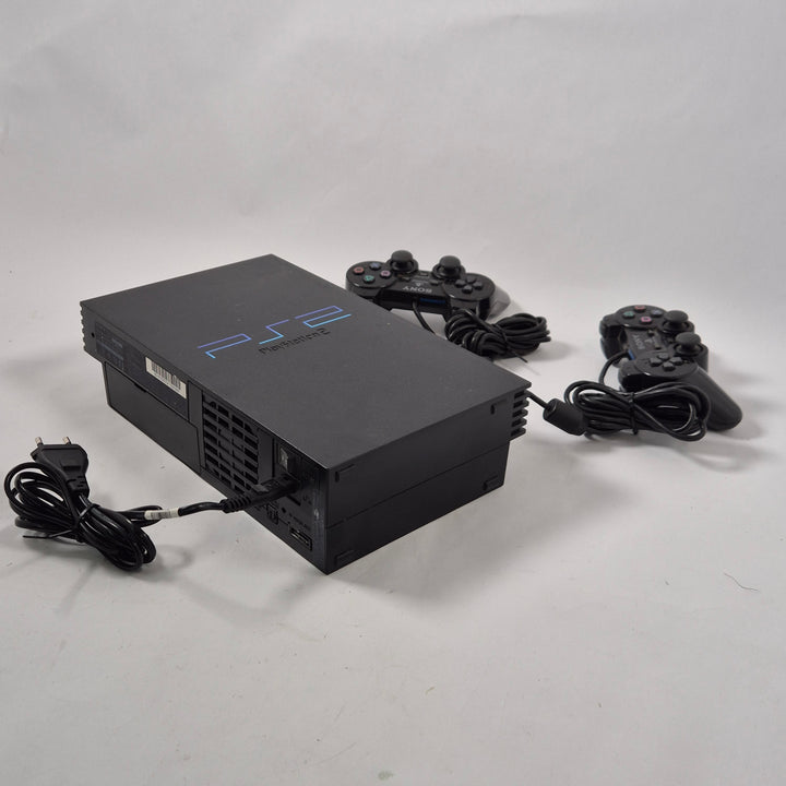 Retro Sony PlayStation 2 fat med två handkontroller