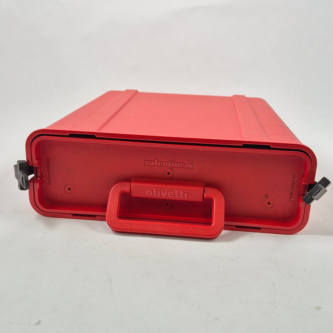 Retro röd skrivmaskin Olivetti Valentine portabel