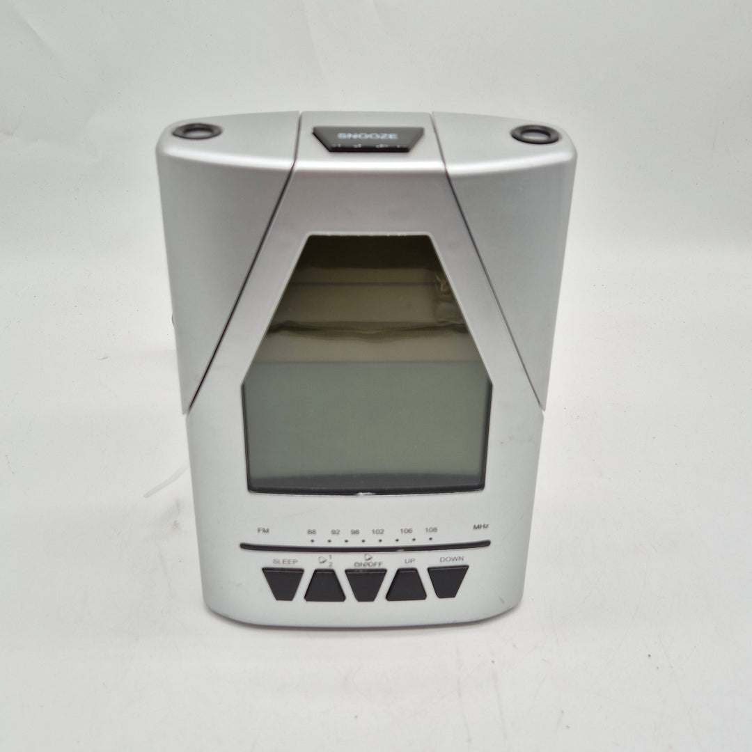 Retro projekterande väckarklocka med radio Clas Ohlson