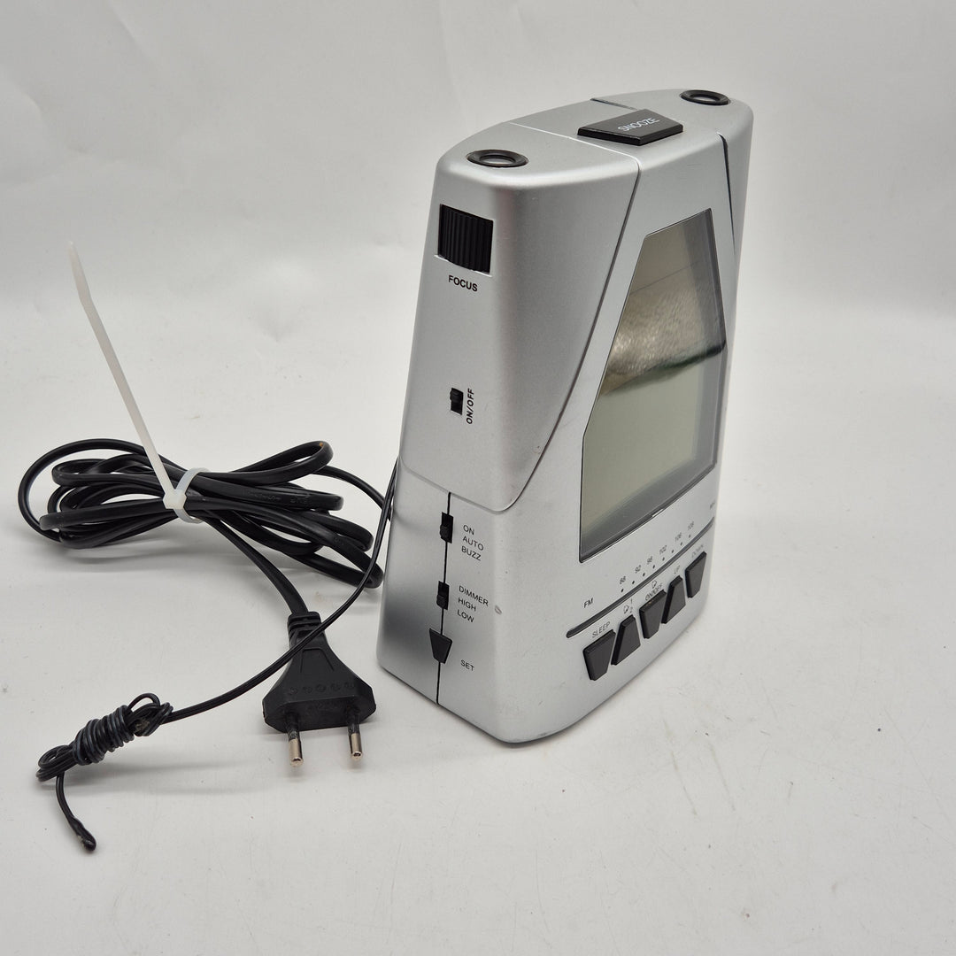 Retro projekterande väckarklocka med radio Clas Ohlson