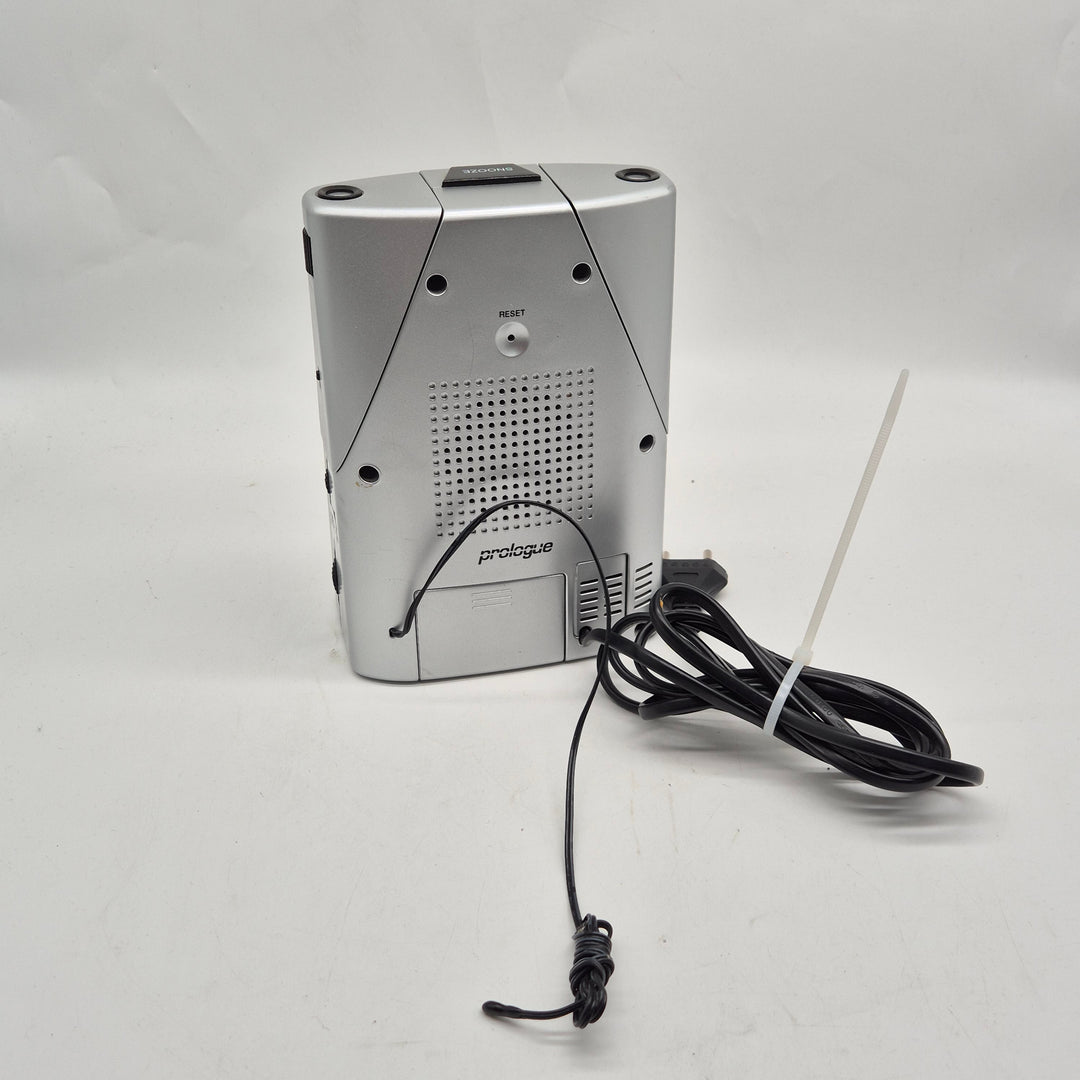 Retro projekterande väckarklocka med radio Clas Ohlson