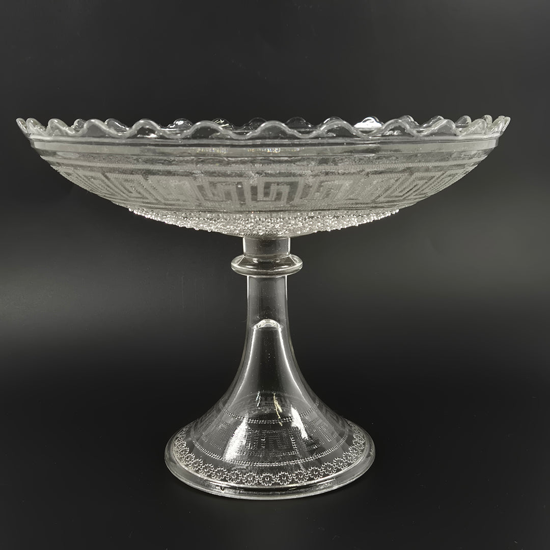 Elegant retro skål på fot i pressglas
