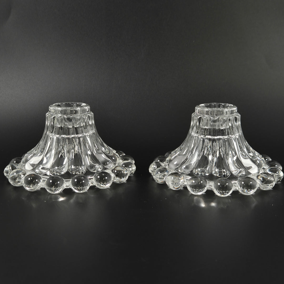 Eleganta ljusstakar i klart pressat glas