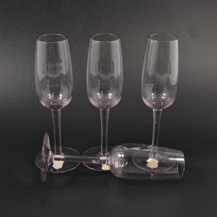 Eleganta lila champagneglas i set om fyra