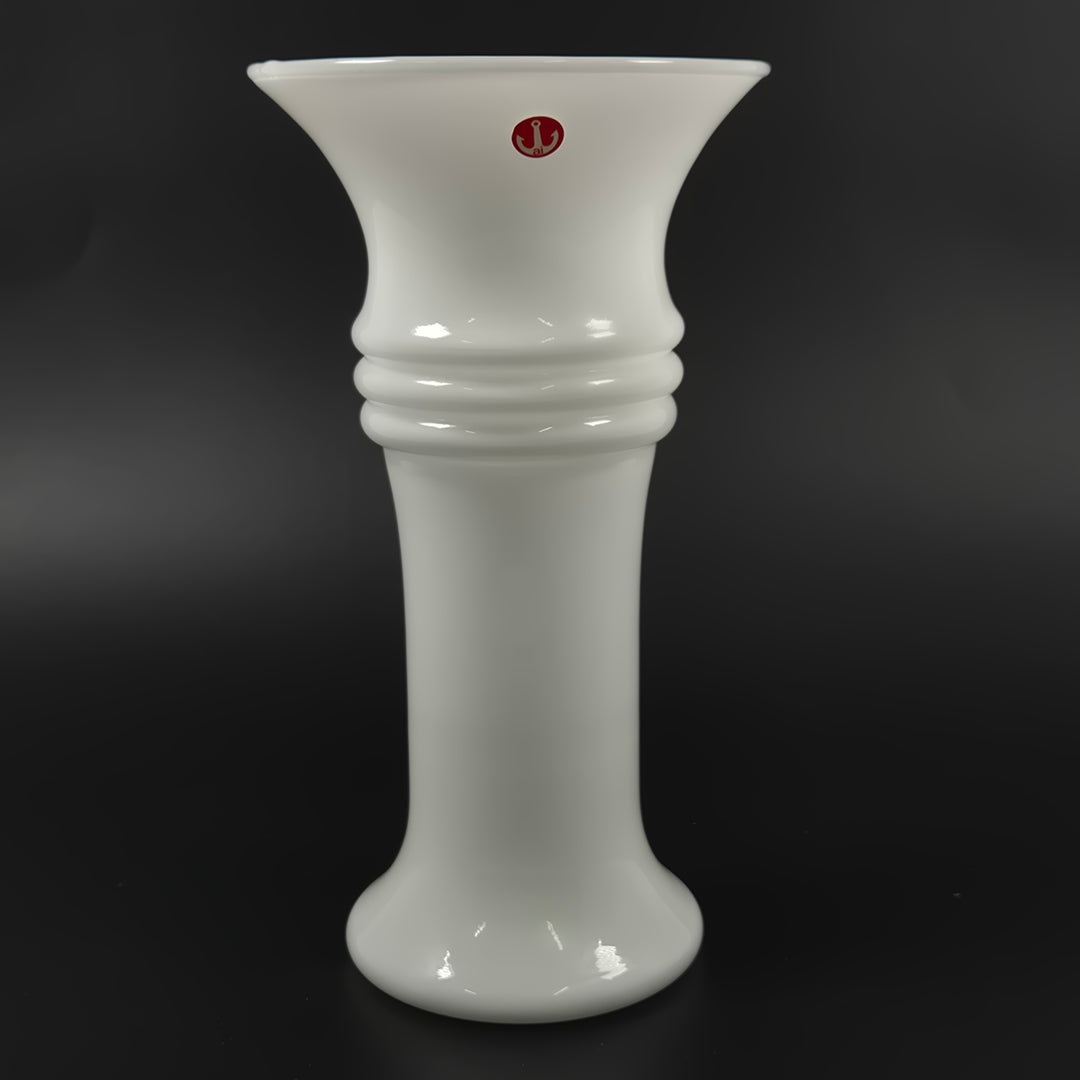 Elegant vit retrovas i glas Ankarsrum