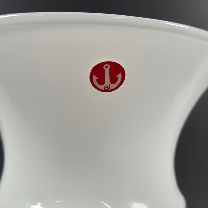 Elegant vit retrovas i glas Ankarsrum