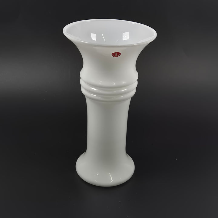 Elegant vit retrovas i glas Ankarsrum