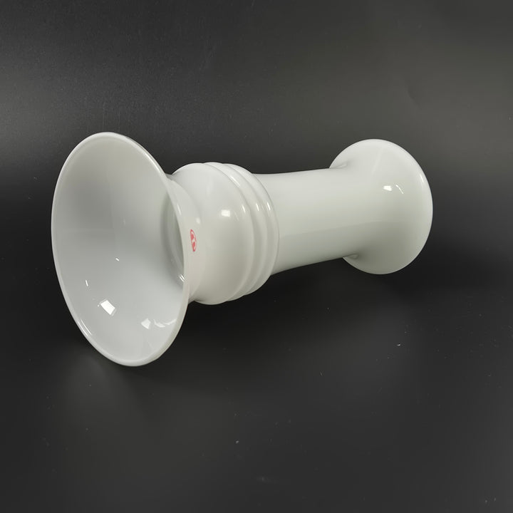 Elegant vit retrovas i glas Ankarsrum