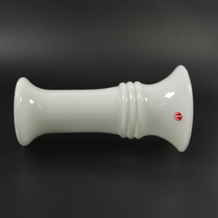 Elegant vit retrovas i glas Ankarsrum