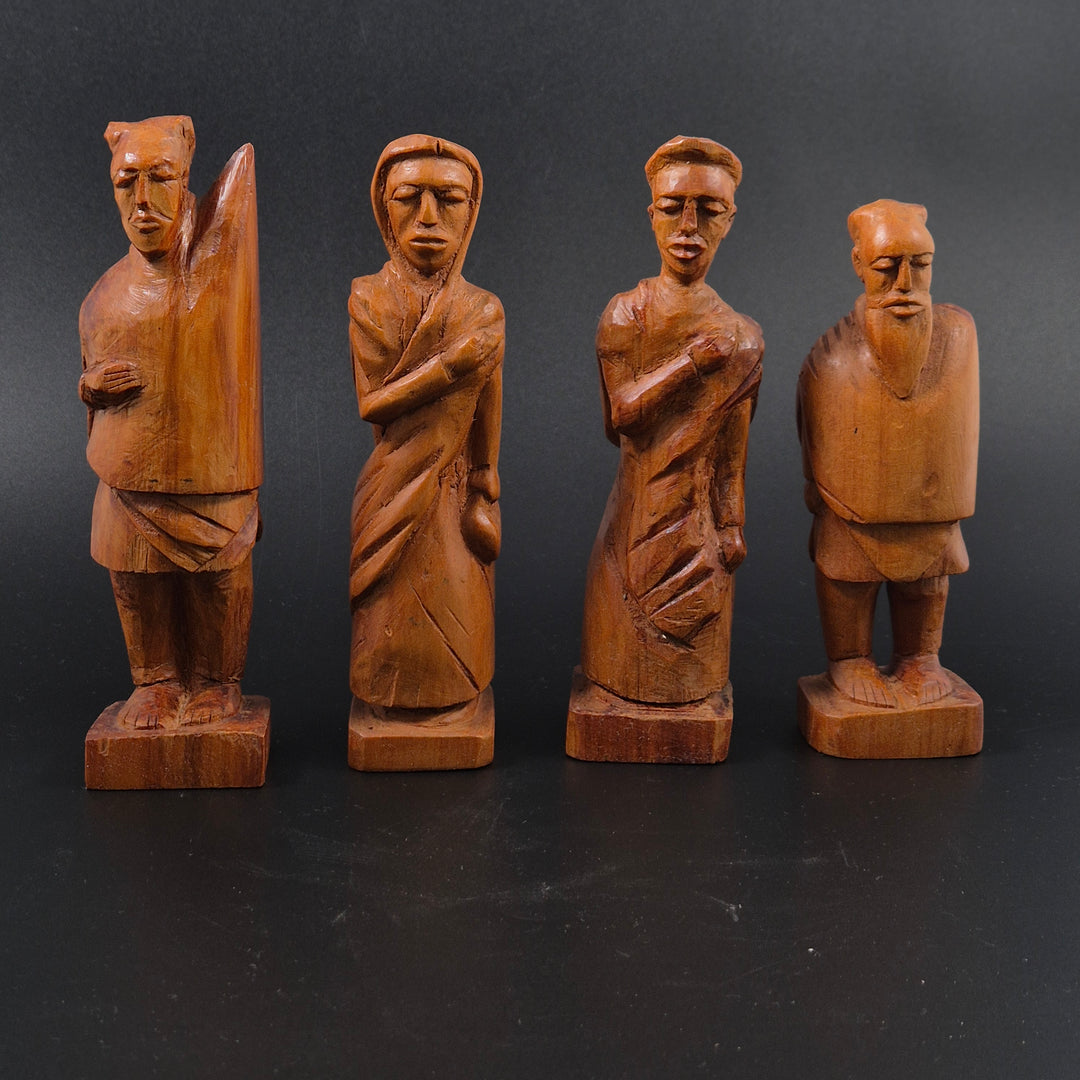 Retro handgjorda träfigurer set om fyra