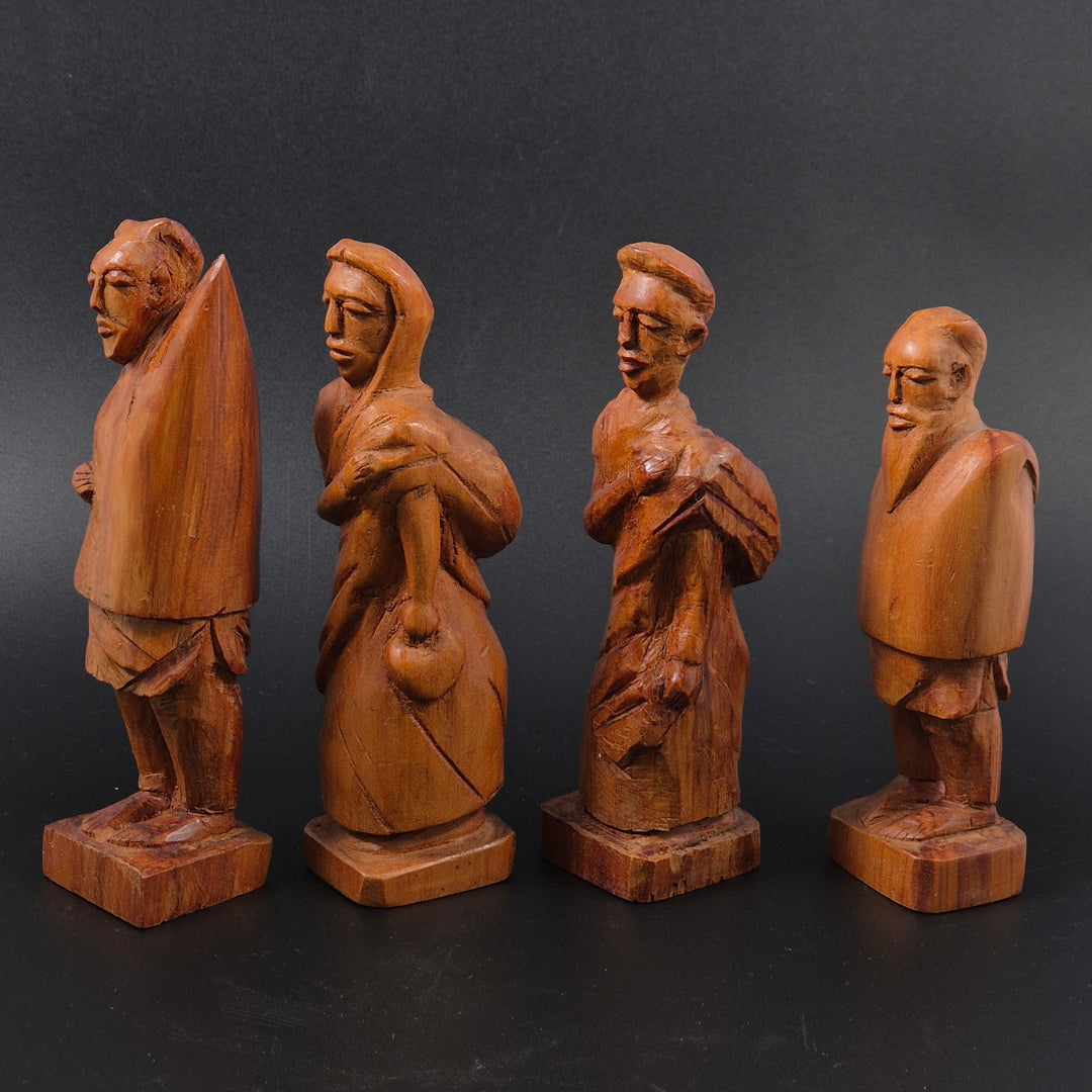 Retro handgjorda träfigurer set om fyra